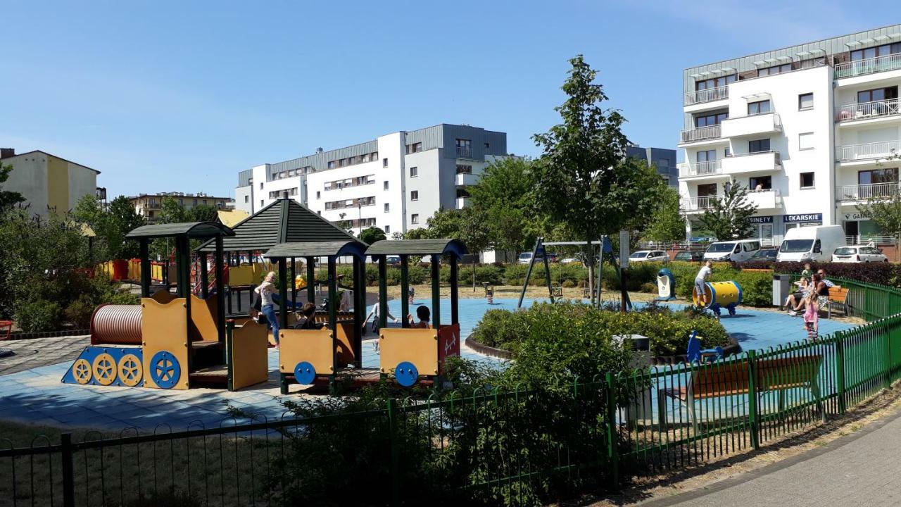 Frog Apartment - 2 Bedrooms And Living Room Swinoujscie Bagian luar foto